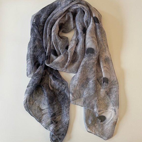 Beautiful Gray Ombré Shear Peacock Feather Oblong Acrylic Scarf BNWOT - Picture 5 of 11